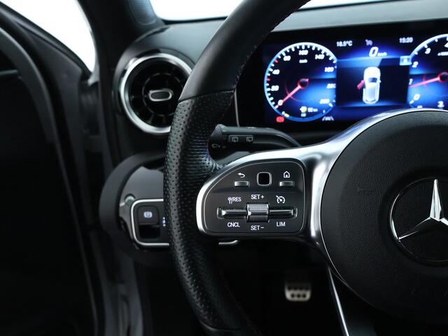 Mercedes-Benz A-KLASSE 160 Business Solution AMG | Parkeerpakket met Camera | Cruise Controle | LED Verlichting | Navigatie | Inclusief 24 maanden Mercedes-Benz Certified garantie voor Europa.