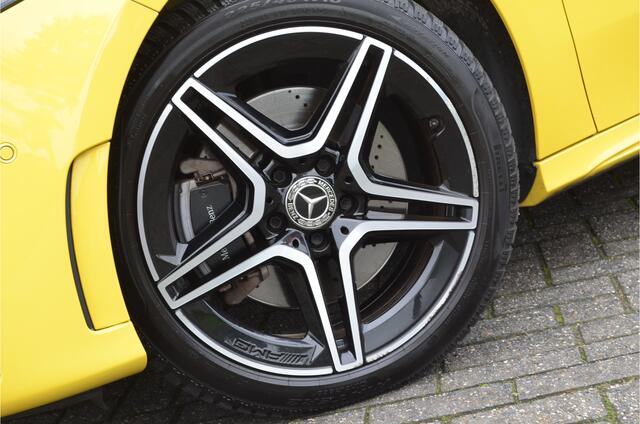 Mercedes-Benz A-KLASSE 250 e Business Solution AMG Sfeerverlichting | Widescreen | Carplay | Stoelverwarming | Night pakket