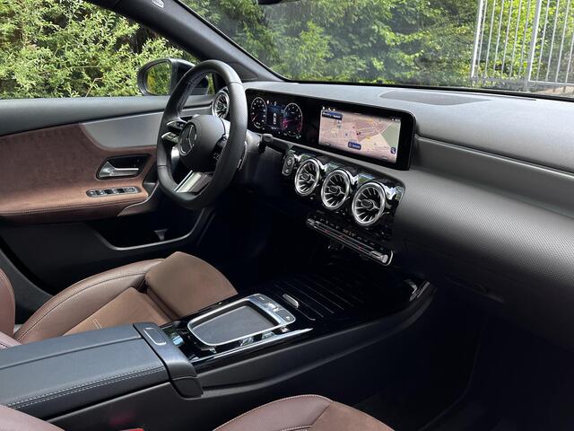 Mercedes-Benz A-KLASSE Limousine 180 Star Edition AMG | Night Pakket | Panoramadak