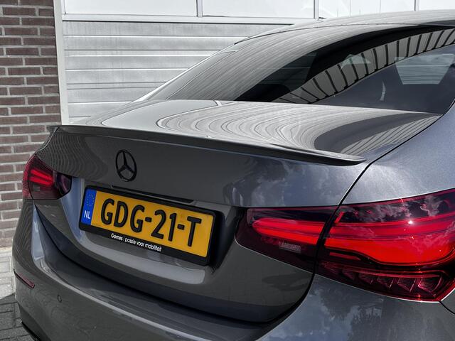 Mercedes-Benz A-KLASSE Limousine 180 Star Edition AMG | Night Pakket | Panoramadak