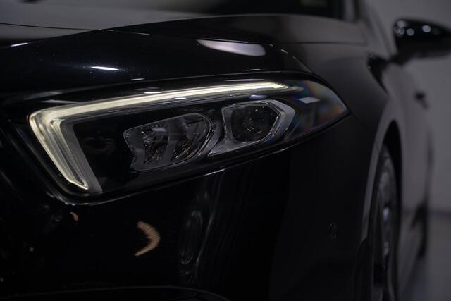 Mercedes-Benz A-KLASSE 180 Business Solution AMG NAP 1e eigen. led-verlichting v+a navi PDC v=a ambiente verlichting camera private-glas trekhaak wegklapbaar schakelflippers 18"LMV
