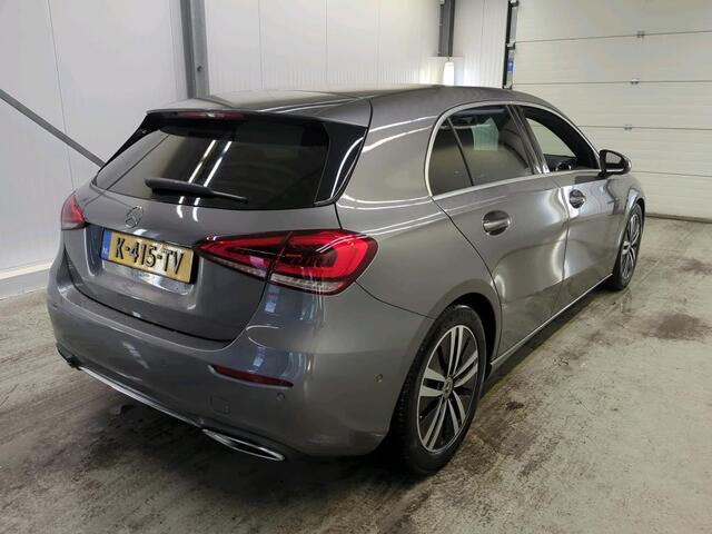 Mercedes-Benz A-KLASSE 160 Business Solution Luxury Navigatie Apple Carplay/Android Auto Camera Parkeersensoren Cruise Control Stoelverwarming Virtual Cockpit Lichtmetalen velgen Climate Control
