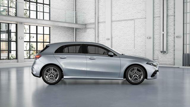 Mercedes-Benz A-KLASSE 180 Business Solution AMG | Panoramaschuifdak | Achteruitrijcamera | Nightpakket | MULTIBEAM LED | Stoelverwarming |