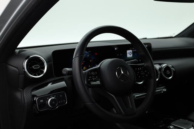 Mercedes-Benz A-KLASSE 180 d Business Solution | Navi | Camera | Apple CarPlay | Trekhaak | Clima