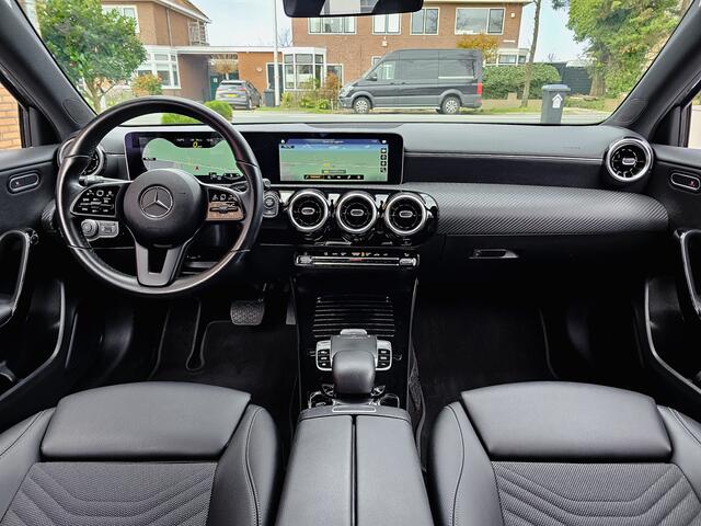 Mercedes-Benz A-KLASSE 180D LIMITED AUTOM SPORTLEDER NAVI CAMERA 17 INCH AMG-LMV PDC