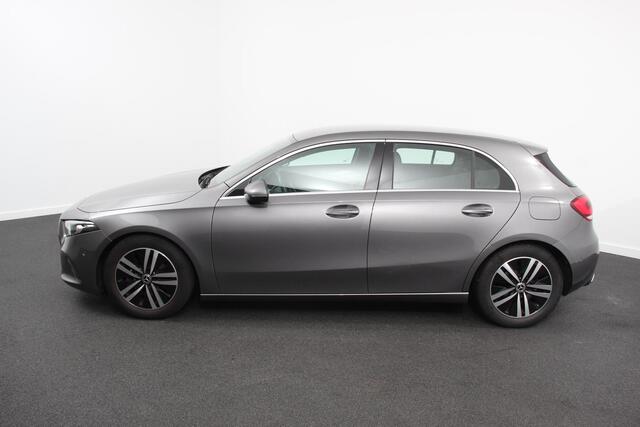 Mercedes-Benz A-KLASSE 200 163pk Automaat Progressive Navigatie Camera Lane Assist Stoelverwarming LED DAB Keyless Go Lichtmetalen Velgen