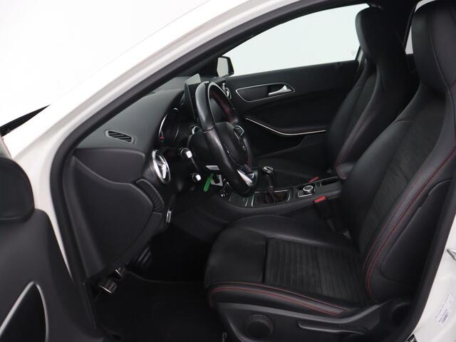 Mercedes-Benz A-KLASSE 160 AMG Night Edition Plus | Origineel NL | Leder/Alcantara | Full LED | Park Assist | Trekhaak | Cruise control | Airco | Sportstoelen | Getint glas | Bluetooth