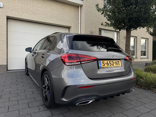 Mercedes-Benz A-KLASSE 180 AMG Aut Panoramadak Nightpakket Widescreen AmbientLight SportLeder Led Camera 18" Pdc