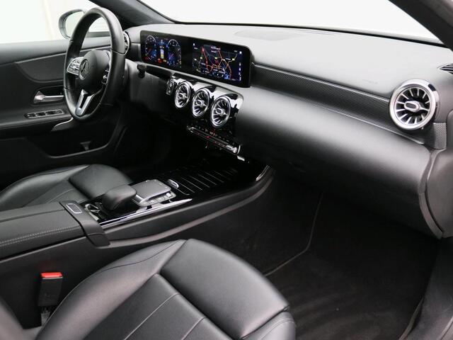 Mercedes-Benz A-KLASSE 180 Business Solution Luxury Sfeerverlichting | Achteruitrijcamera | Ledkoplampen | Stoelverwarming | MBUX Augmented reality voor navigatie. Inclusief 24 maanden MB Certified garantie voor Europa.