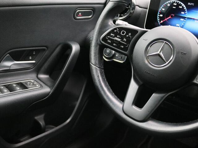 Mercedes-Benz A-KLASSE 180 Business Solution Ledkoplampen | Stoelverwarming | Achteruitrijcamera | Elektrisch inklapbare buitenspiegels | Apple CarPlay. Inclusief 24 maanden MB Certified garantie voor Europa.