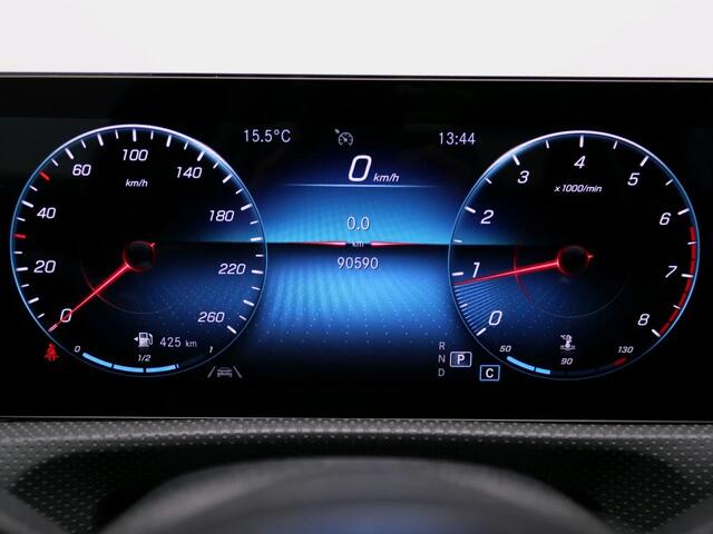 Mercedes-Benz A-KLASSE 180 Business Solution AMG AMG Line | Night Pakket | Panorama Schuif-Kanteldak | Sfeerverlichting | MultiBeam koplampen | Memory Voorstoelen. Inclusief 24 maanden MB Certified garantie voor Europa.