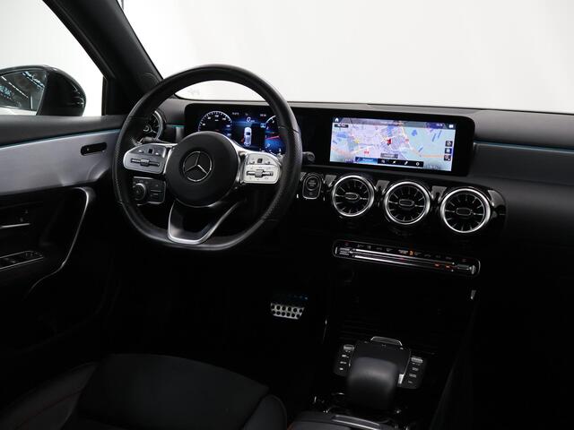 Mercedes-Benz A-KLASSE 180 Business Solution AMG | Night | Panoramadak | Stoelverwarming | Sfeerverlichting |