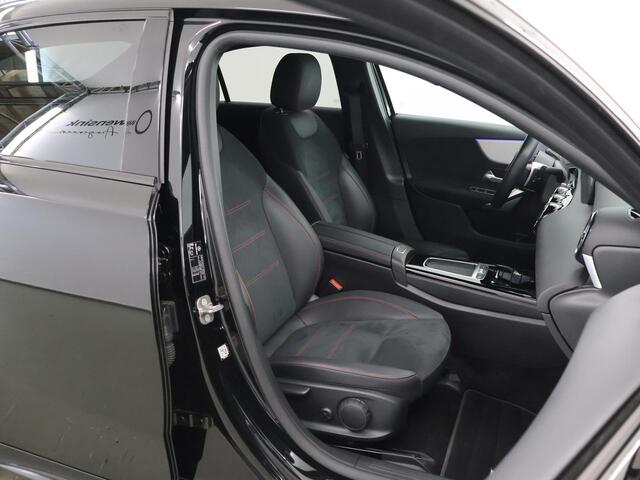 Mercedes-Benz A-KLASSE 250 e AMG Line | Night pakket | Stoelverwarming | Achteruitrijcamera | Keyless |