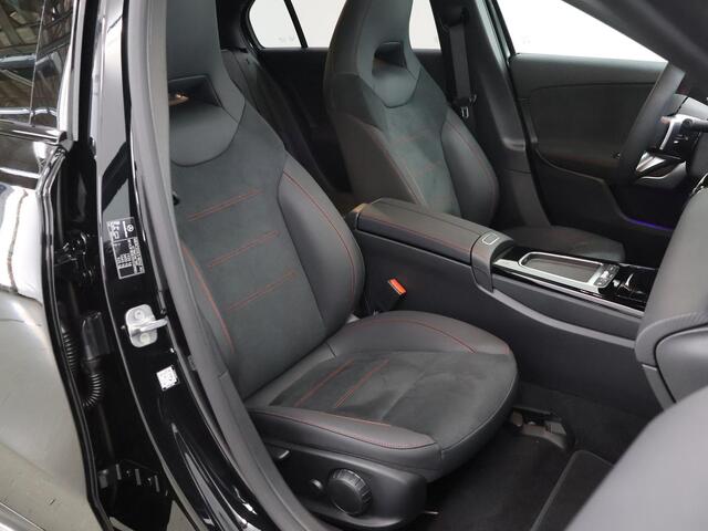 Mercedes-Benz A-KLASSE 180 Business Solution AMG | Panoramadak | Multibeam led | Nightpakket | Sfeerverlichting |