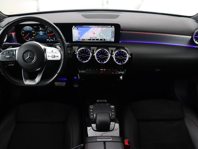 Mercedes-Benz A-KLASSE 200 AMG | Panoramadak | Carplay | Memory | Matrix LED | Leder/Alcantara | Keyless | Sfeerverlichting | Camera | Park Assist | Navigatie | Widescreen