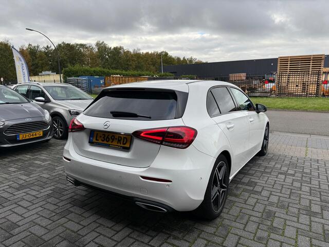 Mercedes-Benz A-KLASSE 180 Premium Plus | 12MND GARANTIE | LED | CARPLAY | NAVI | CRUISE | LMV | LEDER |