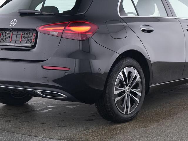 Mercedes-Benz A-KLASSE 250 e Face Lift Plug-In Hybride | Keyless Go | Stuur en Stoelverwarming | Sfeerverlichting | LED | Parkeerpakket met Camera | Inclusief 24 maanden Mercedes-Benz Certified garantie voor Europa.