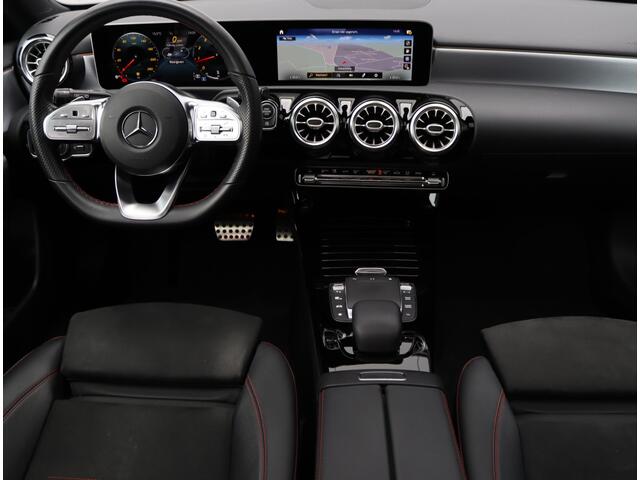 Mercedes-Benz A-KLASSE 180 AMG-line | Sfeerverlichting | Panoramadak | NAP