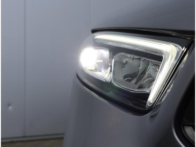 Mercedes-Benz A-KLASSE 180 AMG-line | Sfeerverlichting | Panoramadak | NAP