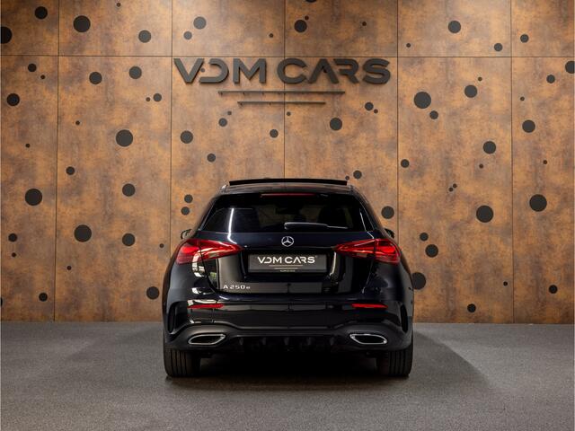 Mercedes-Benz A-KLASSE 250 e AMG Line I Night paket | Pano I HUD | Memory stoel | 360° |