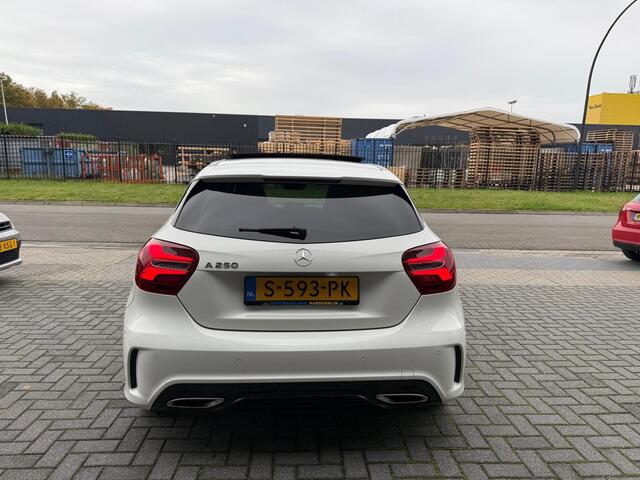 Mercedes-Benz A-KLASSE 250 Prestige | 2E EIGENAAR | 12MND GARANTIE | PANODAK | AUTOMAAT | CRUISE | CARPLAY | LMV | SFEERVERLICHTING |
