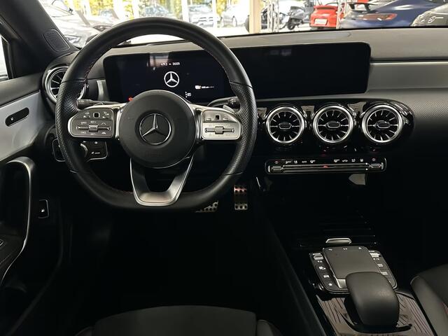 Mercedes-Benz A-KLASSE 250e AMG ** LED, MBUX+, DISTR, PANORAMA, HuD, 2-Zone CLIMA, 19-inch LMV, ** 1e EIG - UNFALLFREI ** ** INFORMEER OOK NAAR ONZE AANTREKKELIJKE FINANCIAL-LEASE TARIEVEN **