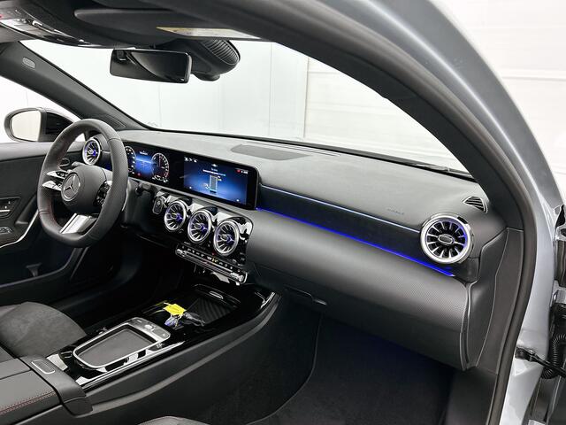 Mercedes-Benz A-KLASSE 250 e Business Solution AMG | Nightpakket | Panoramaschuifdak | Multibeam LED | Stoelverwarming voor | Smartphone integratie | KEYLESS GO | Extra USB-poorten |