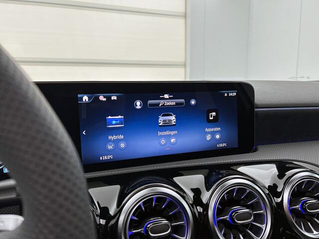 Mercedes-Benz A-KLASSE 250 e Business Solution AMG | Nightpakket | Panoramaschuifdak | Multibeam LED | Stoelverwarming voor | Smartphone integratie | KEYLESS GO | Extra USB-poorten |