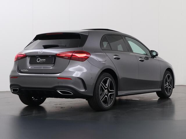 Mercedes-Benz A-KLASSE 250e Business Solution AMG | Panoramaschuifdak | Night | Multibeam Led | Achteruitrijcamera | Afneembare trekhaak |