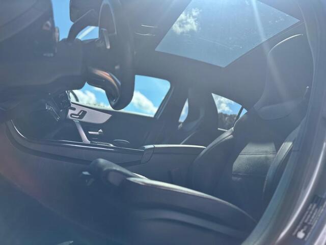 Mercedes-Benz A-KLASSE 180 | AMG | Pano | Memory | Camera | Dealer Onderhouden |