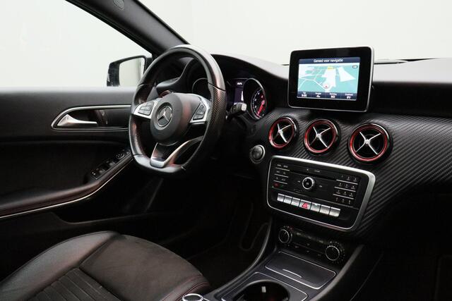 Mercedes-Benz A-KLASSE 250 Sport 4MATIC Prestige 2017 | Panoramadak | Cruise Control | Carplay | Parkeersensoren | Navigatie | Goed Onderhouden | 2 Sleutels | Half Leder | Documentatie | Airco | Multifunctioneel Stuurwiel