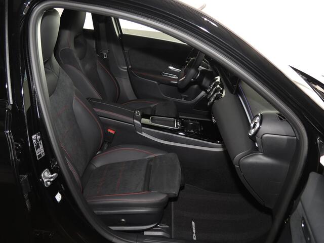 Mercedes-Benz A-KLASSE 180 Business Solution AMG | Panoramaschuifdak | Premium Plus | 19"AMG-velgen | Head-up display | Dodehoekassistent |