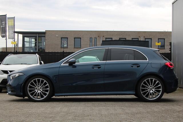 Mercedes-Benz A-KLASSE 180 AUT7 AMG LINE 19'' SFEER WIDESCREEN CAMERA <<NL AUTO>>