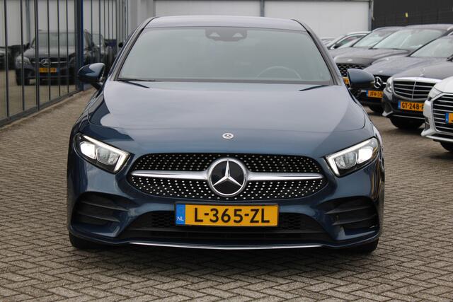 Mercedes-Benz A-KLASSE 180 AUT7 AMG LINE 19'' SFEER WIDESCREEN CAMERA <<NL AUTO>>