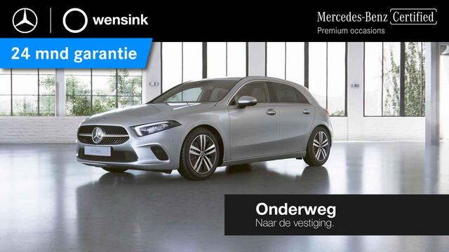 Mercedes-Benz A-KLASSE 180 Luxury Line | Getint glas | Premium pack | Stoelverwarming | Apple Carplay |