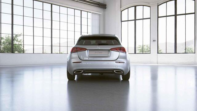 Mercedes-Benz A-KLASSE 180 Luxury Line | Getint glas | Premium pack | Stoelverwarming | Apple Carplay |