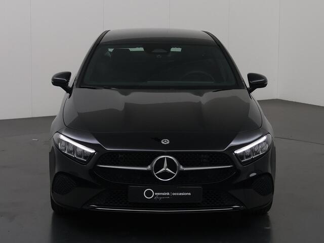 Mercedes-Benz A-KLASSE 180 Star Edition Limousine | Apple Carplay/Android Auto | Achteruitrijcamera | Stoelverwarming | High-Performance Led | Parkeerpakket | Thermatic airco |