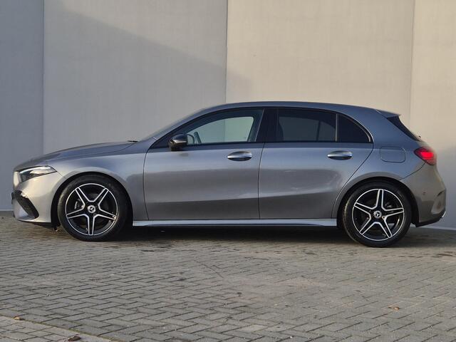 Mercedes-Benz A-KLASSE 200 AMG Line Automaat / Trekgewicht 1600 Kg / Stoelverwarming / Achteruitrijcamera / Navigatie / Keyless Entry/Start / Adaptief CC / Climate control / Parkeersensoren voor en achter /