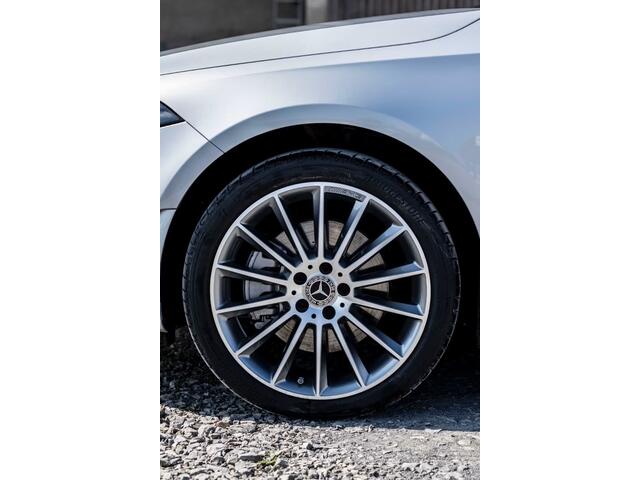 Mercedes-Benz A-KLASSE 250e AMG ** LED, MBUX+, 19-inch LMV, ADAPT. CRUISE, NIGHT PAKKET ** 1e EIG - UNFALLFREI - JUNGE STERNE ** ** INFORMEER OOK NAAR ONZE AANTREKKELIJKE FINANCIAL-LEASE TARIEVEN **