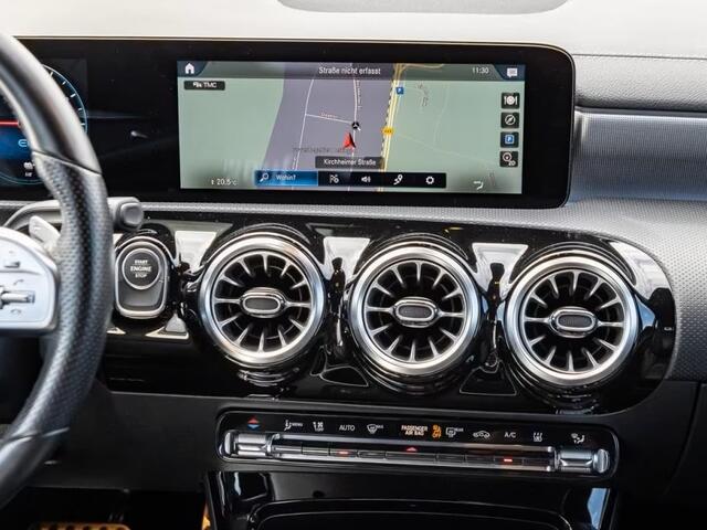 Mercedes-Benz A-KLASSE 250e AMG ** LED, MBUX+, 19-inch LMV, ADAPT. CRUISE, NIGHT PAKKET ** 1e EIG - UNFALLFREI - JUNGE STERNE ** ** INFORMEER OOK NAAR ONZE AANTREKKELIJKE FINANCIAL-LEASE TARIEVEN **