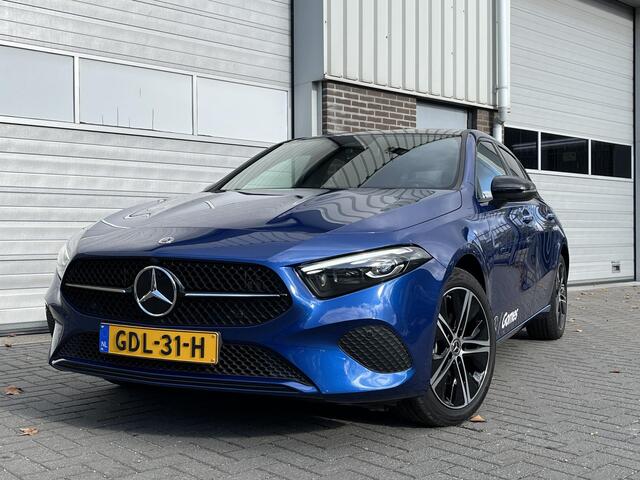 Mercedes-Benz A-KLASSE 250 e Star Edition Luxury Line | Panoramadak | Night Pakket | Dodehoekassistent | MULTIBEAM LED Koplampen | Sfeerverlichting | Stoelverwarming | Sierdelen Aluminium | Elektrisch Inklapbare Buitenspiegels | Achteruitrijcamera | Parkeersensoren