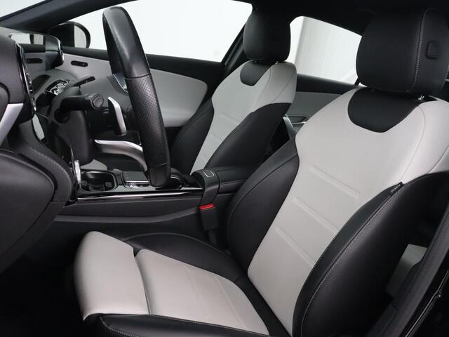 Mercedes-Benz A-KLASSE 200 AMG | Two-Tone Leder | Stoelverwarming | Carplay | Camera | Navigatie | Park Assist | Full LED | Climate control | Cruise control