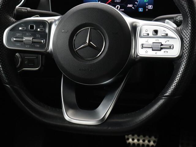 Mercedes-Benz A-KLASSE 200 AMG | Two-Tone Leder | Stoelverwarming | Carplay | Camera | Navigatie | Park Assist | Full LED | Climate control | Cruise control