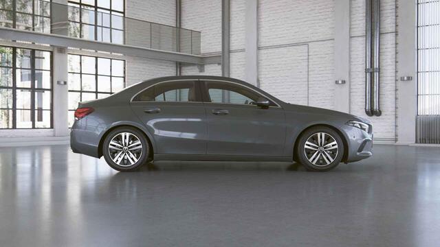 Mercedes-Benz A-KLASSE 180 Business Solution Luxury | Trekhaak | Stoelverwarming | Widescreen | Achteruitrijcamera |