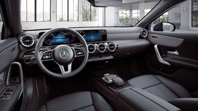 Mercedes-Benz A-KLASSE 180 Business Solution Luxury | Trekhaak | Stoelverwarming | Widescreen | Achteruitrijcamera |