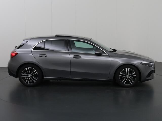 Mercedes-Benz A-KLASSE 180 Business Line | Panoramadak | Getint glas | widescreen | Stoelverwarming
