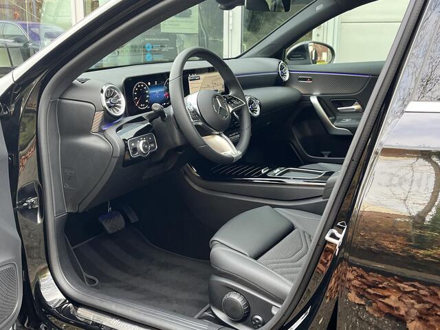 Mercedes-Benz A-KLASSE 180 Star Edition Luxury | Panoramadak | Apple CarPlay | Android Auto | Donkergetint Glas Achter | Sfeerverlichting | Stoelverwarming | Achteruitrijcamera | Parkeersensoren | Elektrisch Inklapbare Buitenspiegels