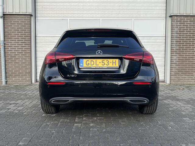 Mercedes-Benz A-KLASSE 180 Star Edition Luxury | Panoramadak | Apple CarPlay | Android Auto | Donkergetint Glas Achter | Sfeerverlichting | Stoelverwarming | Achteruitrijcamera | Parkeersensoren | Elektrisch Inklapbare Buitenspiegels