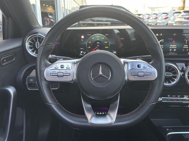 Mercedes-Benz A-KLASSE 180 Premium Plus | AMG Styling | Pano | Sfeerverlichting | Stoelverwarming
