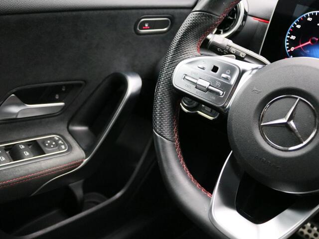 Mercedes-Benz A-KLASSE 180 Business Solution AMG AMG Line | Achteruitrijcamera | Apple CarPlay | Spiegelpakket | Dodehoekassistent. Inclusief 48 maanden Mercedes-Benz Certified garantie voor Europa.